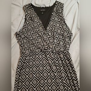 White house black market spring geometric design sleeveless size 12 dress